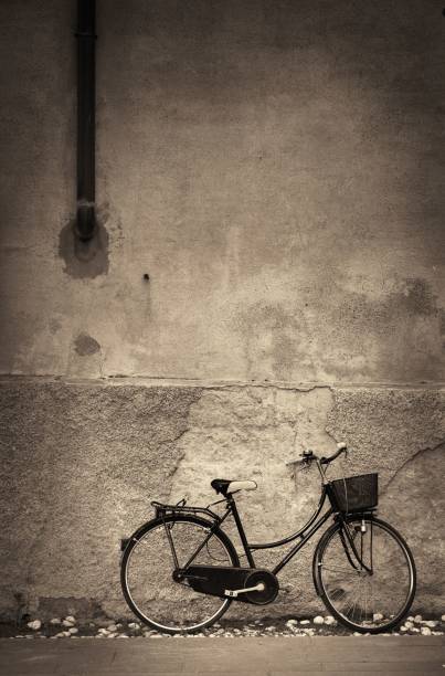 istock Cinque Terre Monterosso bike 912359608