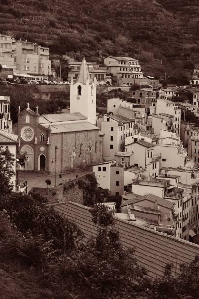 istock Riomaggiore valley view  in Cinque Terre 912360198