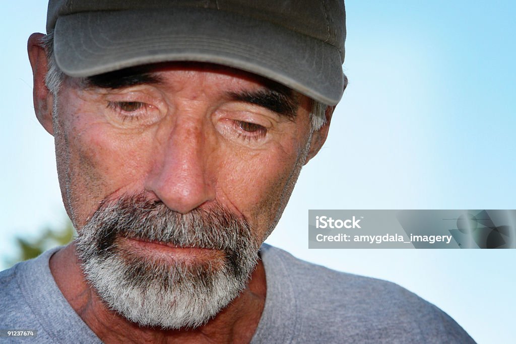 Deprimido homem sênior close-up Retrato - Foto de stock de Adulto maduro royalty-free