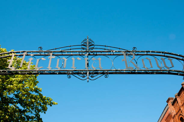istock Victoria Row Sign 912380064
