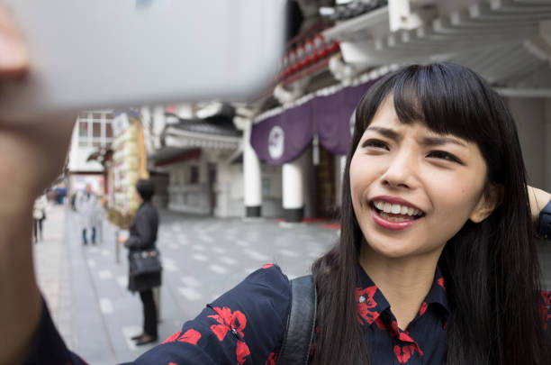 istock Take pictures of yourself with a cell phone camera. 912389926