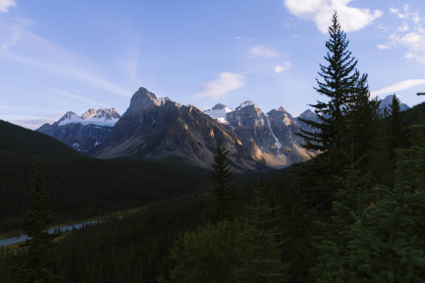 istock Scenic valley with river in Rocky Mountains in Canada during sunset 912392616