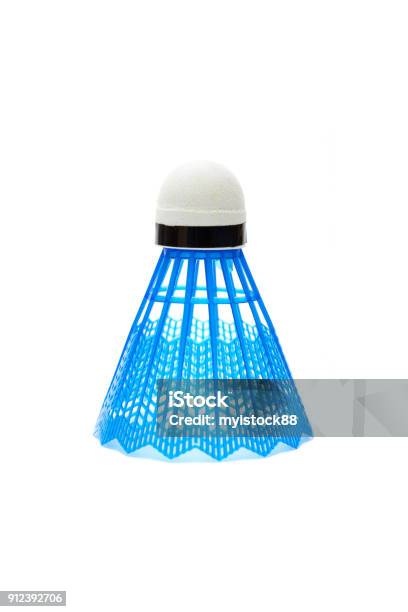 Volantes Badminton Azul Aislado Sobre Fondo Blanco Foto de stock y más banco de imágenes de Pluma de bádminton - Pluma de bádminton, Bádminton - Deporte, Fondo blanco