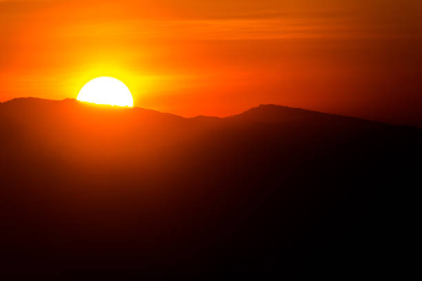 istock Silhouette of mountain in the morning 912400976