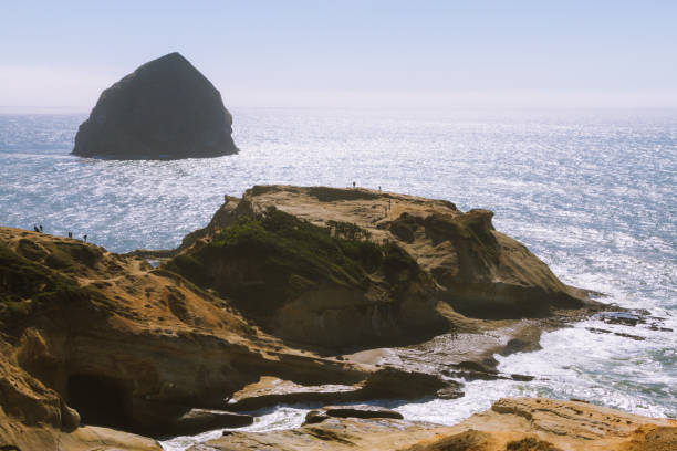 istock Beach on cape kiwanda in Oregon, USA on sunny day 912405374