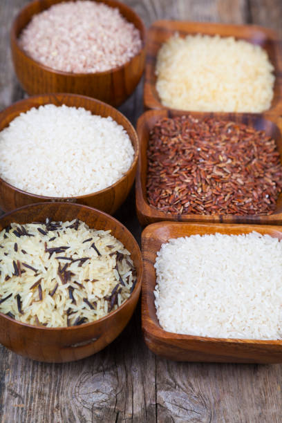 istock Six bowls with different varieties of rice 912412408