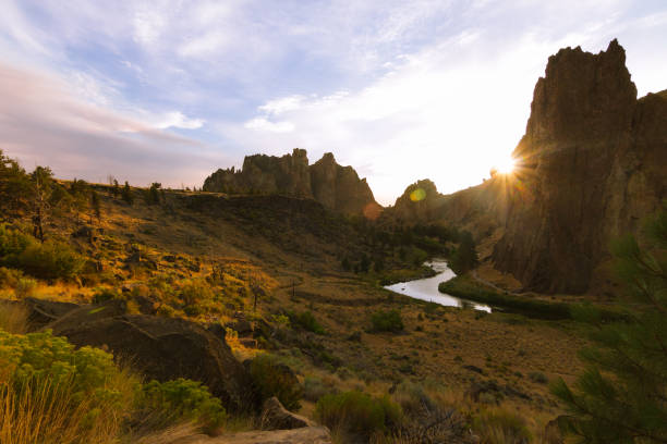 istock Colorful Sunset Over Smith Rock State Park and Crooked river in Central Oregon 912412902