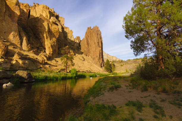 istock Colorful Sunset Over Smith Rock State Park and Crooked river in Central Oregon 912413176