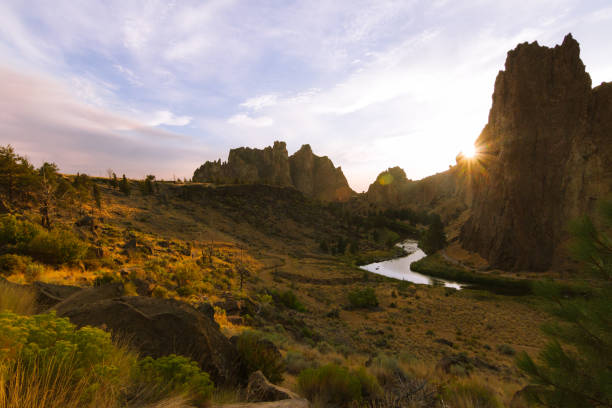 istock Colorful Sunset Over Smith Rock State Park and Crooked river in Central Oregon 912417986