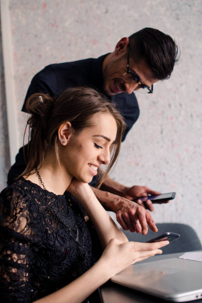 istock Boss is showing something on phone 912426372