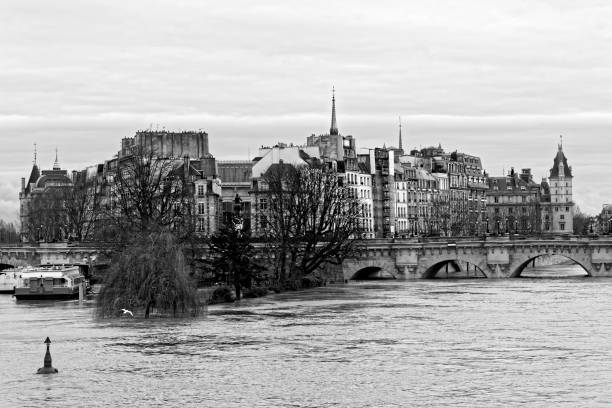 istock Paris flood in black and white 912430562