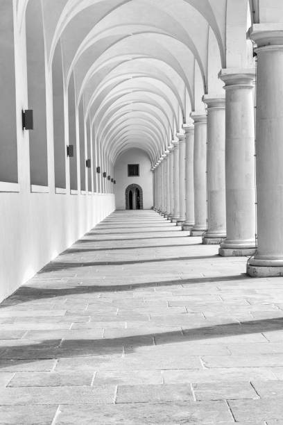 istock Archway with many arches - patttern in monochrome black white 912432862