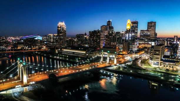istock Downtown Minneapolis Skyline & Hennepin Bridge 912434950
