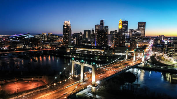 istock Downtown Minneapolis Skyline & Hennepin Bridge 912434952