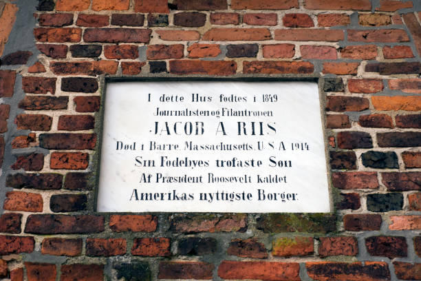 istock Memorial plate on house in Ribe 912438286