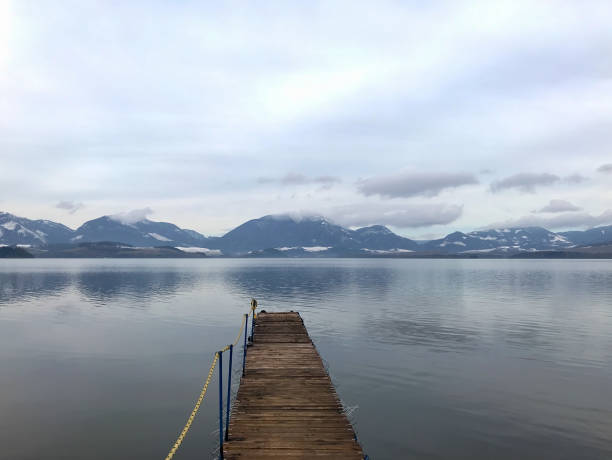 istock Winter Lake and mountains 912465992