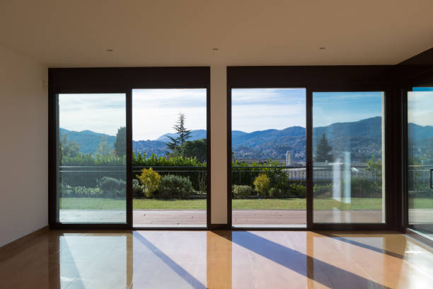 istock Interior of empty modern apartement, parquet floor 912466020