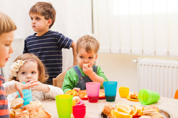 istock Lunch in kindergarden 912476620