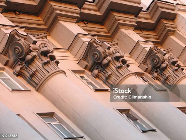 Columnas Foto de stock y más banco de imágenes de Abogado - Abogado, Dios, Embrujado