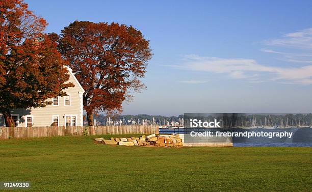 Haus Mit Blick Auf Den Hafen Stockfoto und mehr Bilder von Anlegestelle - Anlegestelle, Außenaufnahme von Gebäuden, Blatt - Pflanzenbestandteile