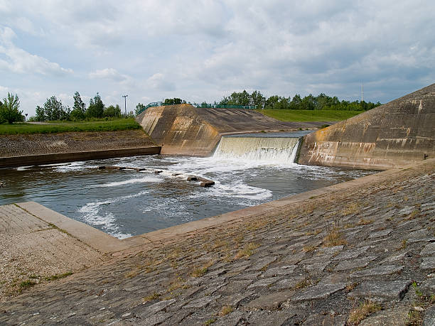 istock Elsterwehr River Dam Weir Leipzig Knauthain 91249425