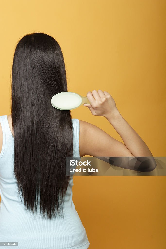 Brossage de cheveux - Photo de Brossage de cheveux libre de droits