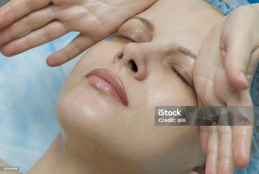 Femme dans un salon de beauté - Photo de Adulte libre de droits