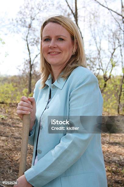 Vanguarda - Fotografias de stock e mais imagens de Cerimónia de lançamento da primeira pedra - Cerimónia de lançamento da primeira pedra, Mulher de Negócios, Pá