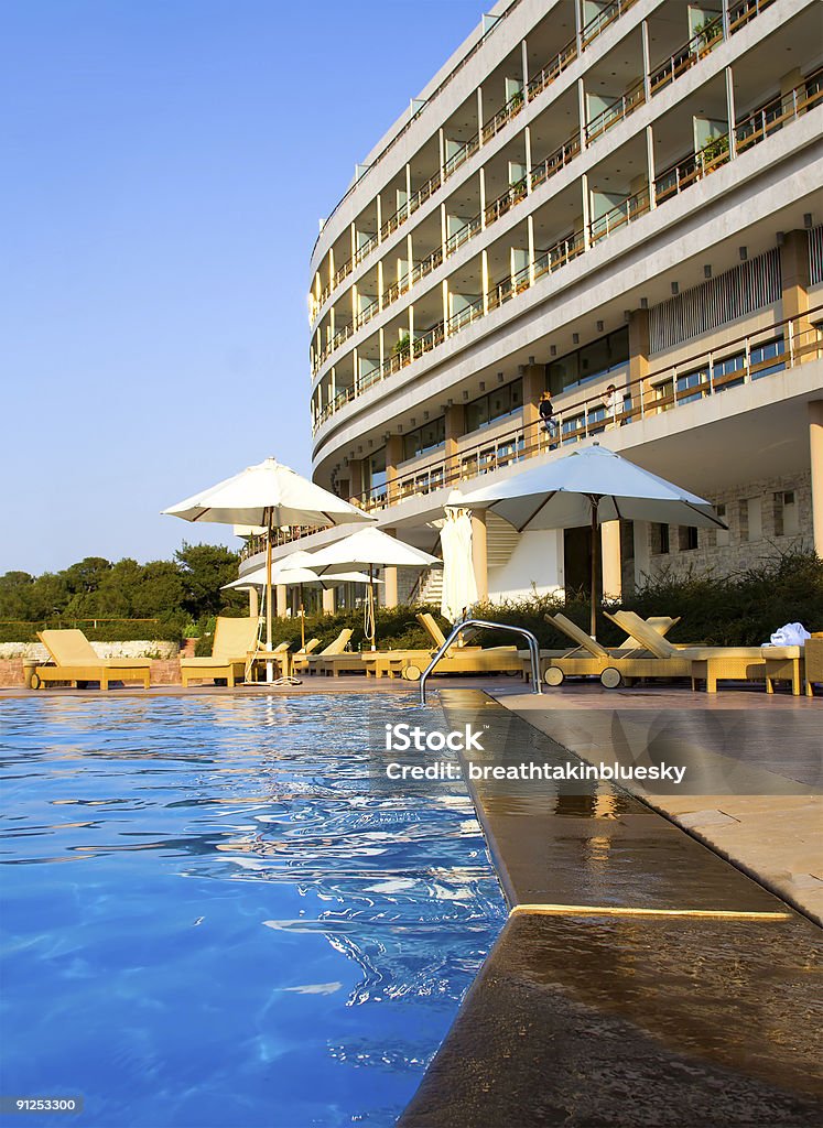 Hôtel de luxe au bord de la piscine - Photo de Activité de loisirs libre de droits