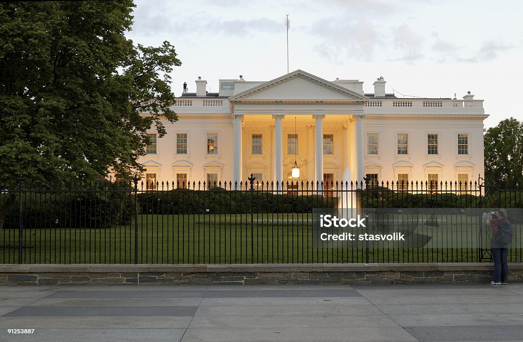 Turista está tomando la casa blanca - Foto de stock de La Casa Blanca libre de derechos