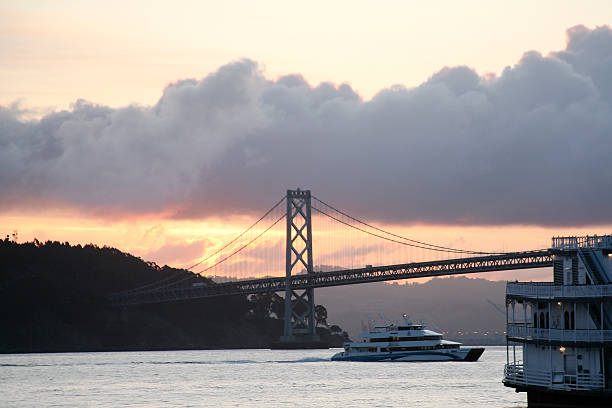 istock San Francisco Bay: Commuter Ferry and Bridge, Dawn, Fog 91254806