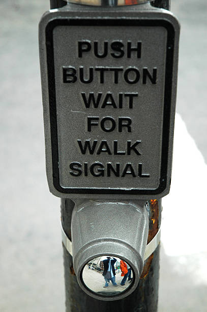 Botón pulsador esperar señal de caminar - foto de stock
