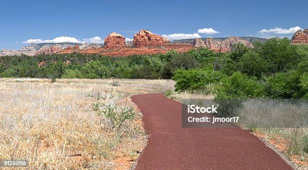 Parque Estatal De Red Rock - Fotografias de stock e mais imagens de Ao Ar Livre - Ao Ar Livre, Arizona, Azul