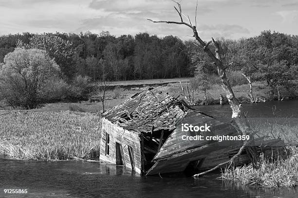 Abandonada Casa - Fotografias de stock e mais imagens de Abandonado - Abandonado, Acabado, Antigo