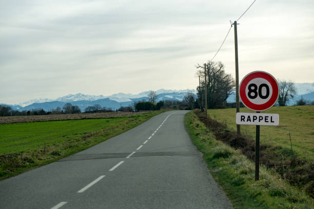 ograniczenie prędkości do 80 km/h na francuskich drogach - kilometers per hour zdjęcia i obrazy z banku zdjęć