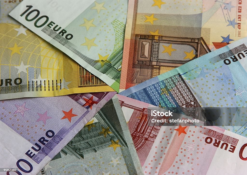 Tous les billets en Euro empilés dans un vortex - Photo de Billet de banque libre de droits