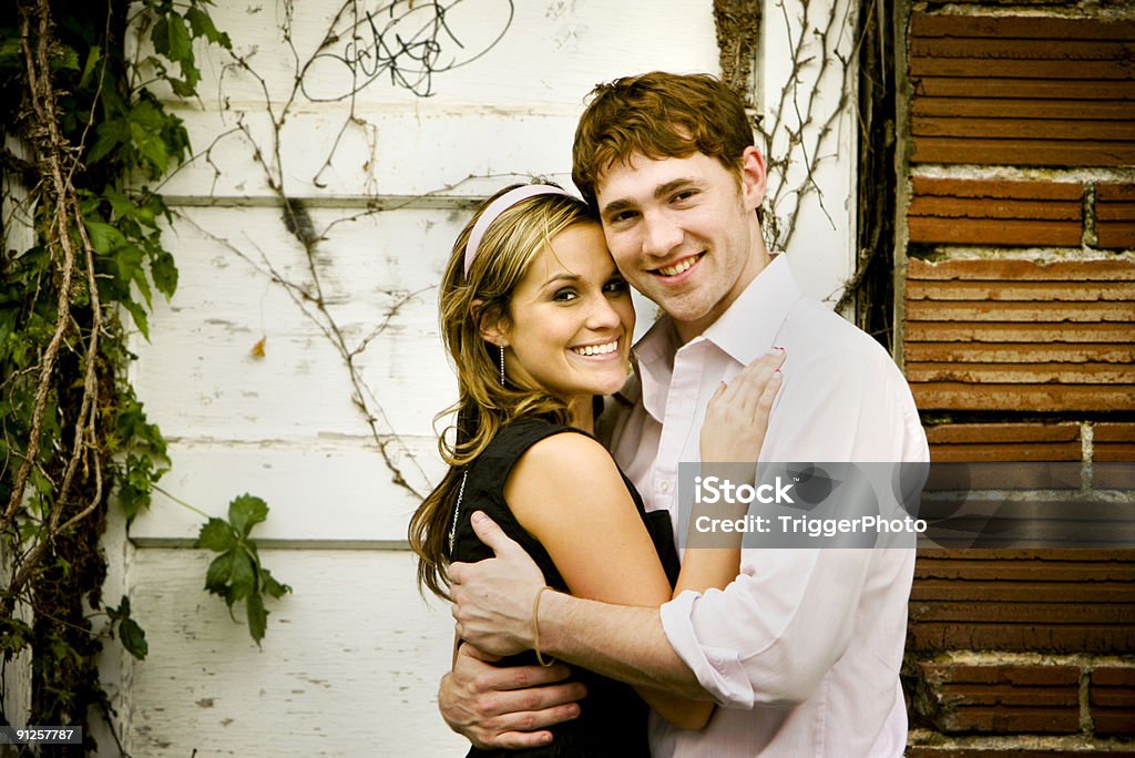 Incredibile coppia ritratti - Foto stock royalty-free di Abbracciare una persona