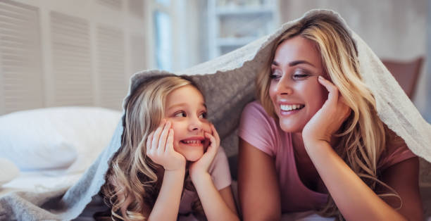 istock Mom and daughter at home 912587806