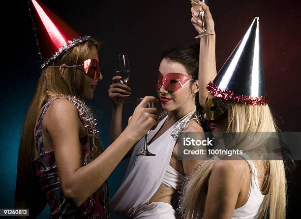Brawo Dla Szczęśliwego Nowego Roku - zdjęcia stockowe i więcej obrazów Alkohol - napój - Alkohol - napój, Babski wieczór, Blond włosy
