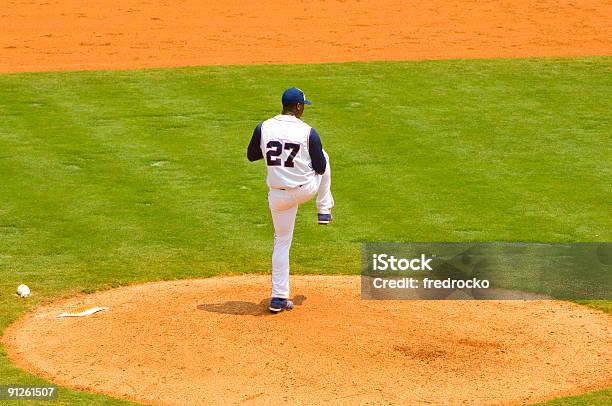 Um Lançador De Beisebol Peso Para Homeplate De Basebol - Fotografias de stock e mais imagens de Basebol
