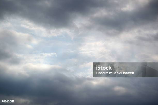Durchbruch Stockfoto und mehr Bilder von Angst - Angst, Blau, Dramatischer Himmel