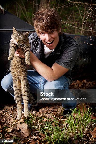 Teen Masculino Ao Ar Livre Retratos - Fotografias de stock e mais imagens de Adolescente - Adolescente, Adolescência, Adulto