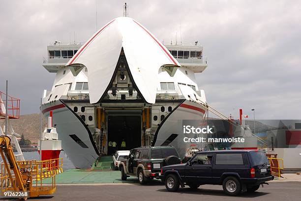 Carros Embarcar Uma Balsa Barco Em Los Christianos Tenerife - Fotografias de stock e mais imagens de Carro