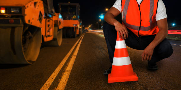 istock repairing the road 912624454