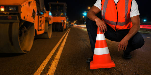 repairing the road repairing the road in the night city traffic cone photos stock pictures, royalty-free photos & images