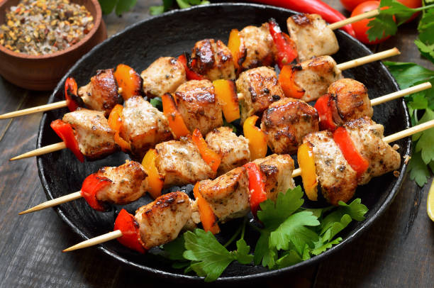 istock Homemade grilled chicken kebab with bell pepper 912625078
