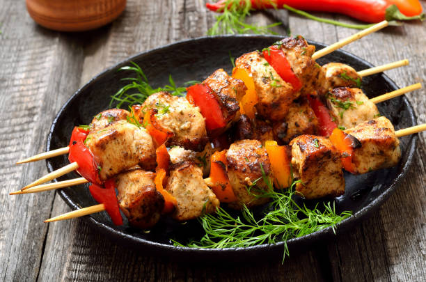 Chicken kebab with bell pepper Chicken kebab with bell pepper in frying pan, close up chicken meat photos stock pictures, royalty-free photos & images