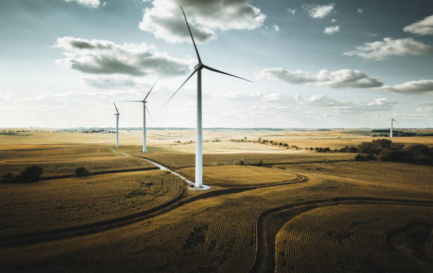 turbina eólica en nebraska - energía de viento fotografías e imágenes de stock