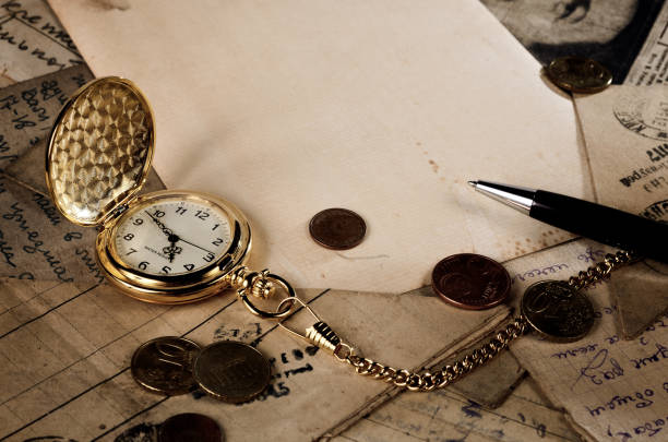 istock Vintage postcards and the watch 912637284