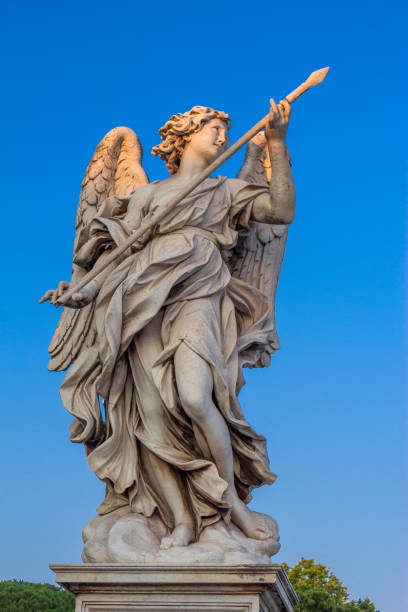 istock Angel statue by Bernini along Sant'Angelo bridge in Rome at sunset 912640240